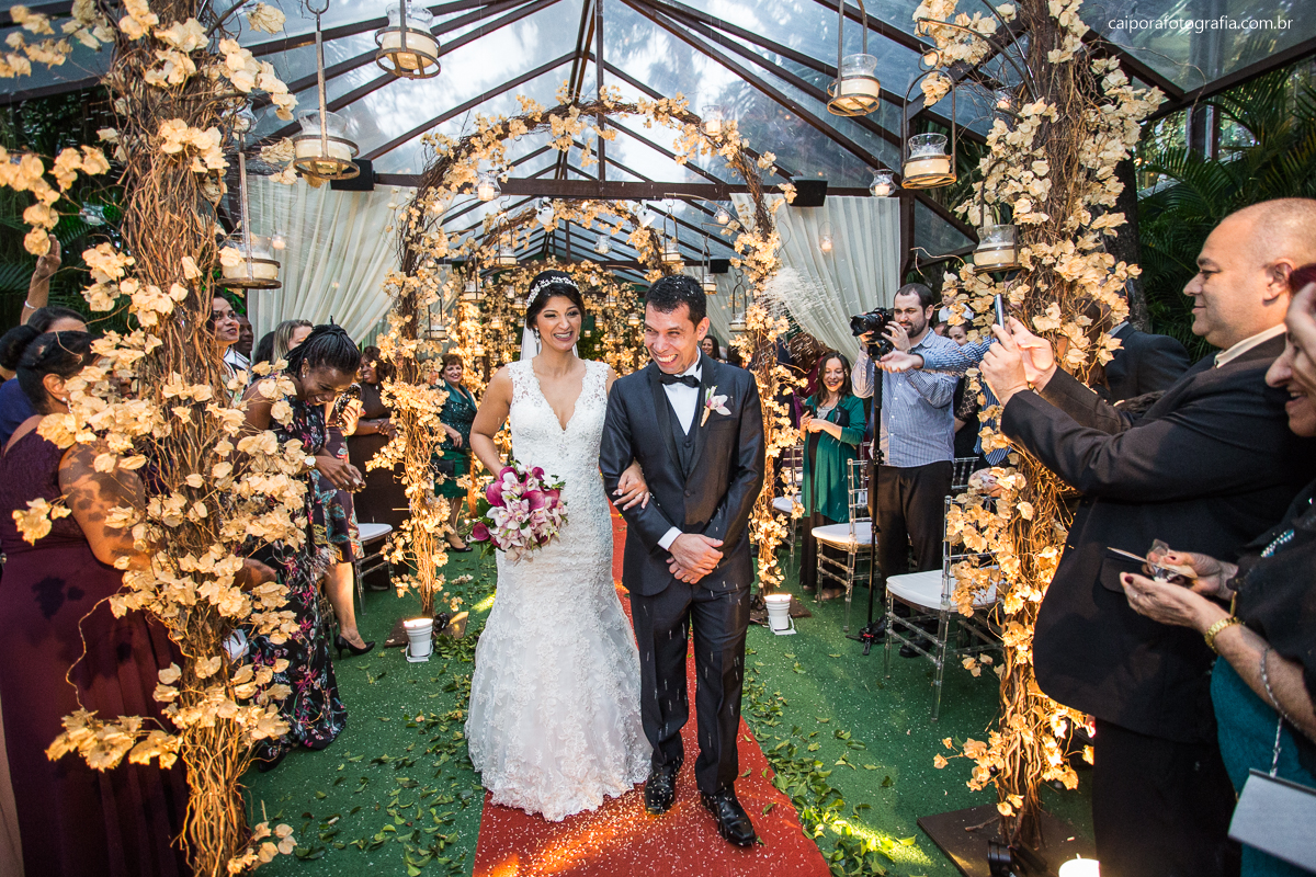 Chuva de arroz Cerimonia de casamento registrado pelo fotógrafo de casamentos RJ Caipora fotografia