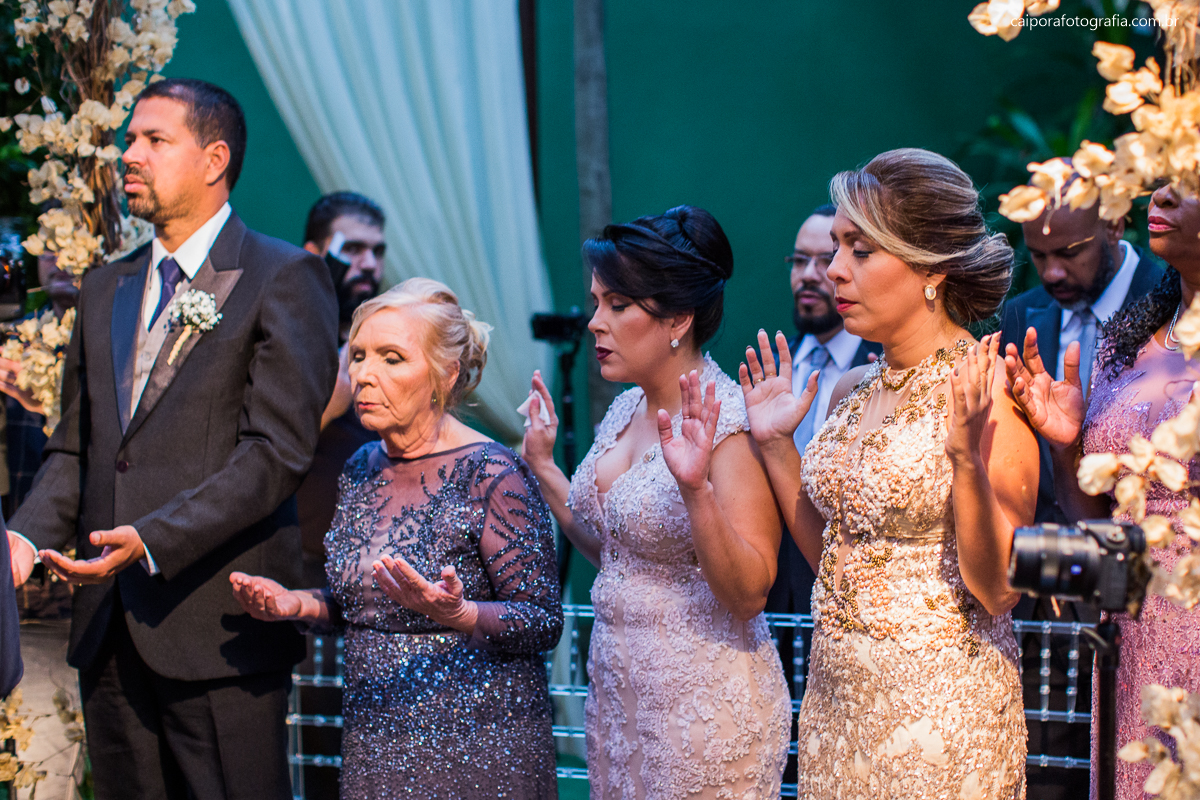 Madrinhas Cerimonia de casamento ao ar livre na casa de festa Green House Buffet na ilha do governador  registrado pelo fotógrafo de casamentos RJ Caipora fotografia