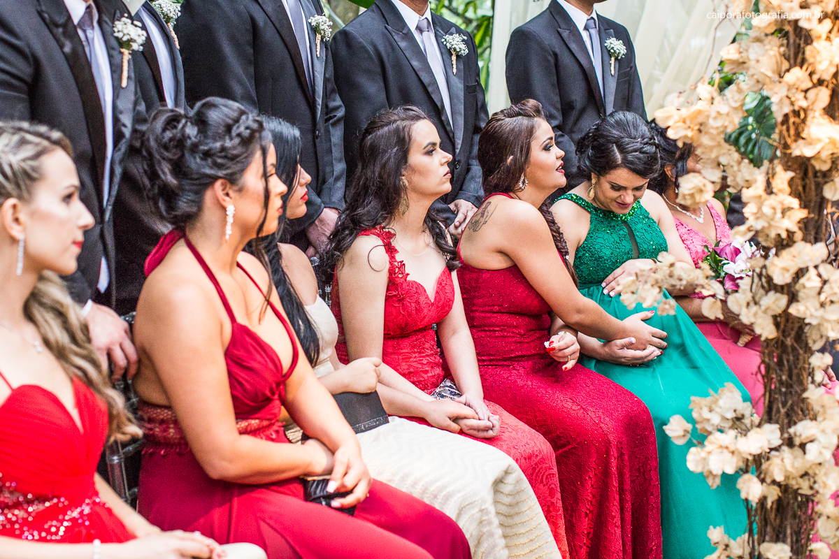 Madrinhas na Cerimonia de casamento ao ar livre na casa de festa Green House Buffet na ilha do governador  registrado pelo fotógrafo de casamentos RJ Caipora fotografia