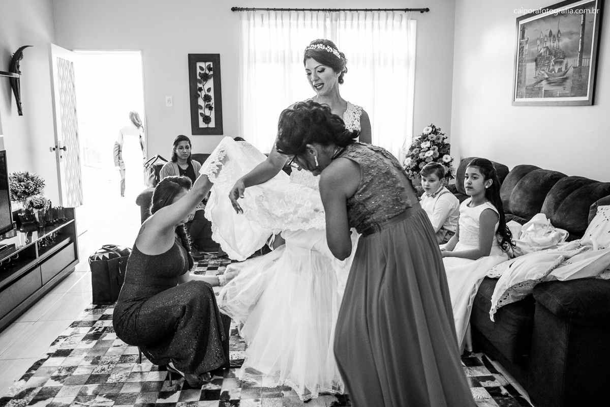 Últimos retoques antes do casamento  registrado pelo fotógrafo de casamentos RJ Caipora fotografia
