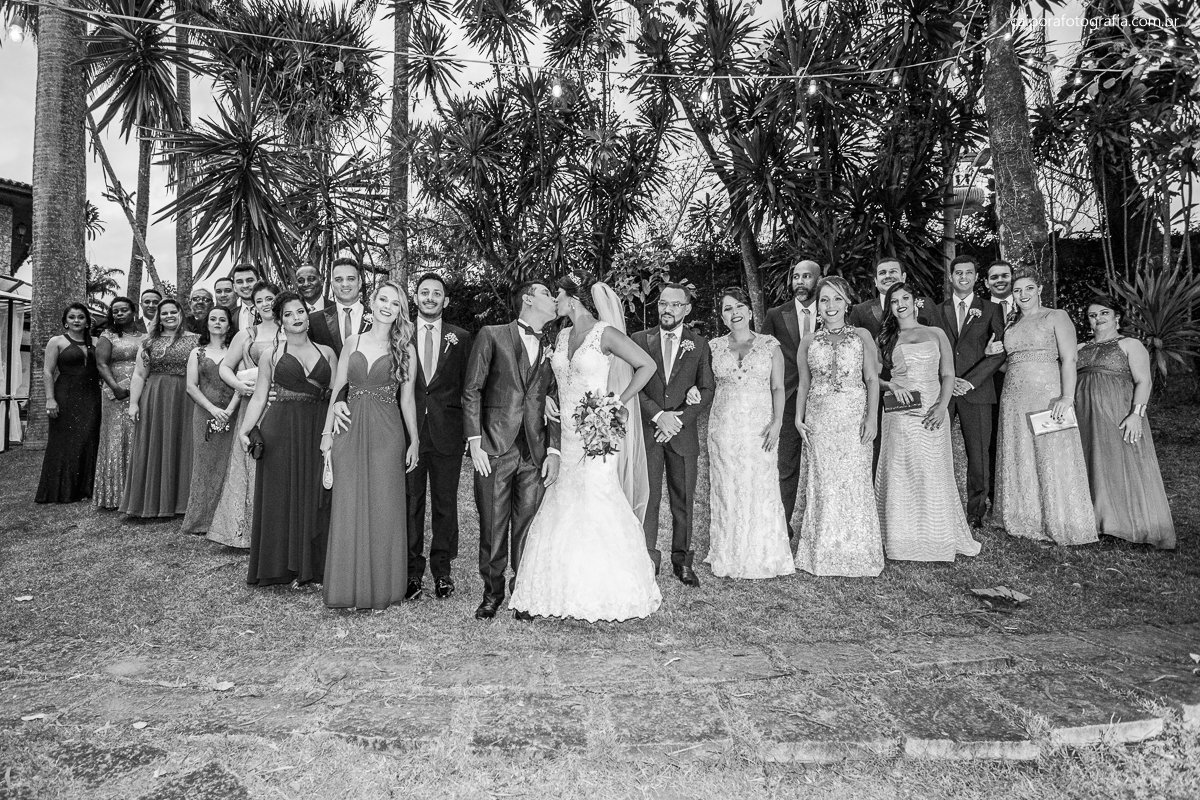 Padrinhos e madrinas com os noivos  registrado pelo fotógrafo de casamentos RJ Caipora fotografia
