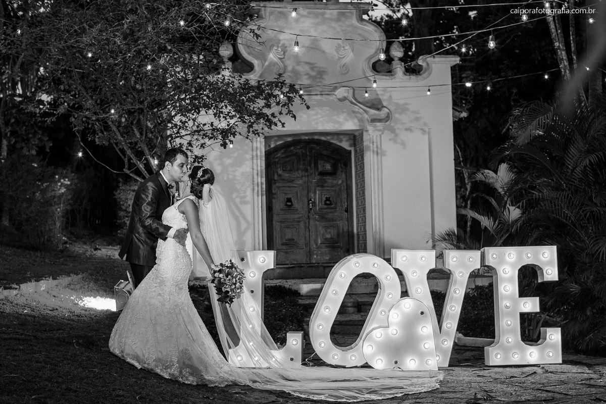 Ensaio com os noivos após o casamento  registrado pelo fotógrafo de casamentos RJ Caipora fotografia