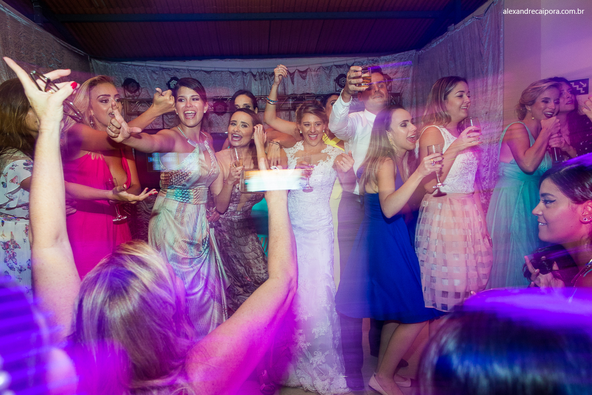 noivo-festa-amigas-casamento-madrinhas