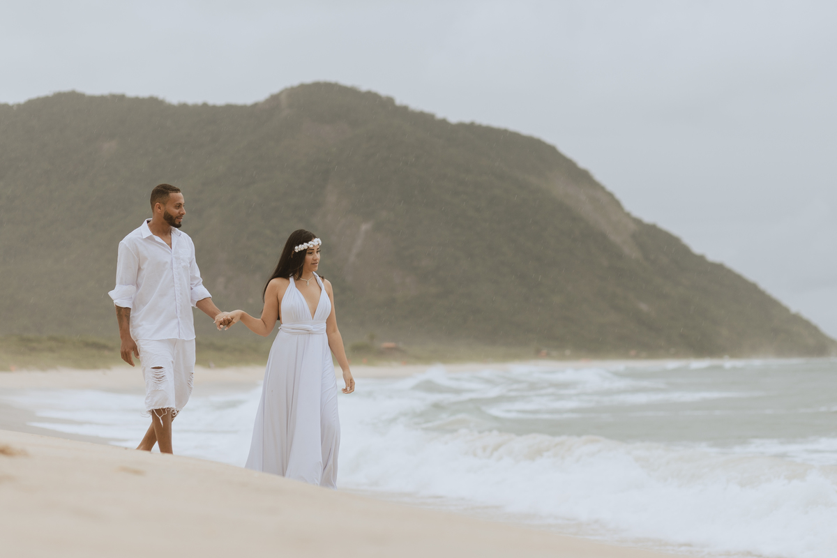 Ensaio de Casal - Ensaio pós casamento - Ensaio na Praia de Grumari - Ensaio Cintia e Robson
