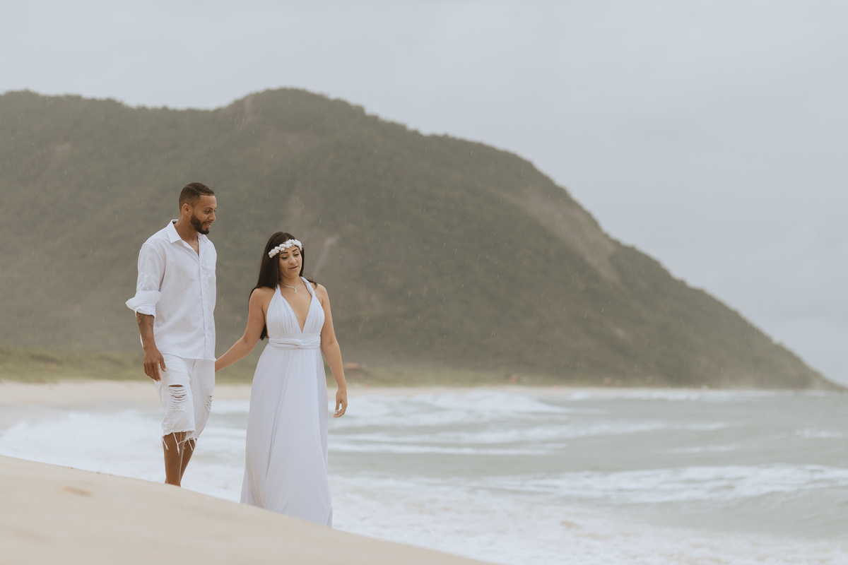 Ensaio de Casal - Ensaio pós casamento - Ensaio na Praia de Grumari - Ensaio Cintia e Robson