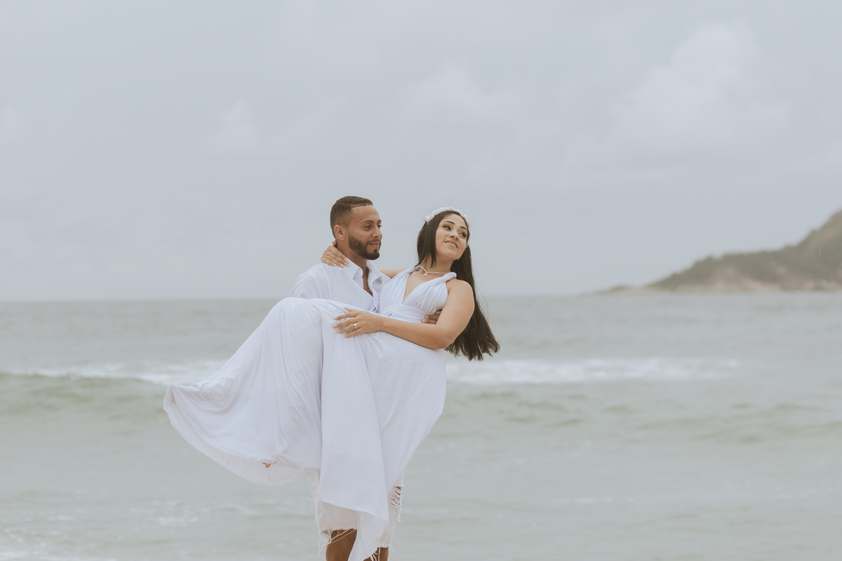 Ensaio de Casal - Ensaio pós casamento - Ensaio na Praia de Grumari - Ensaio Cintia e Robson