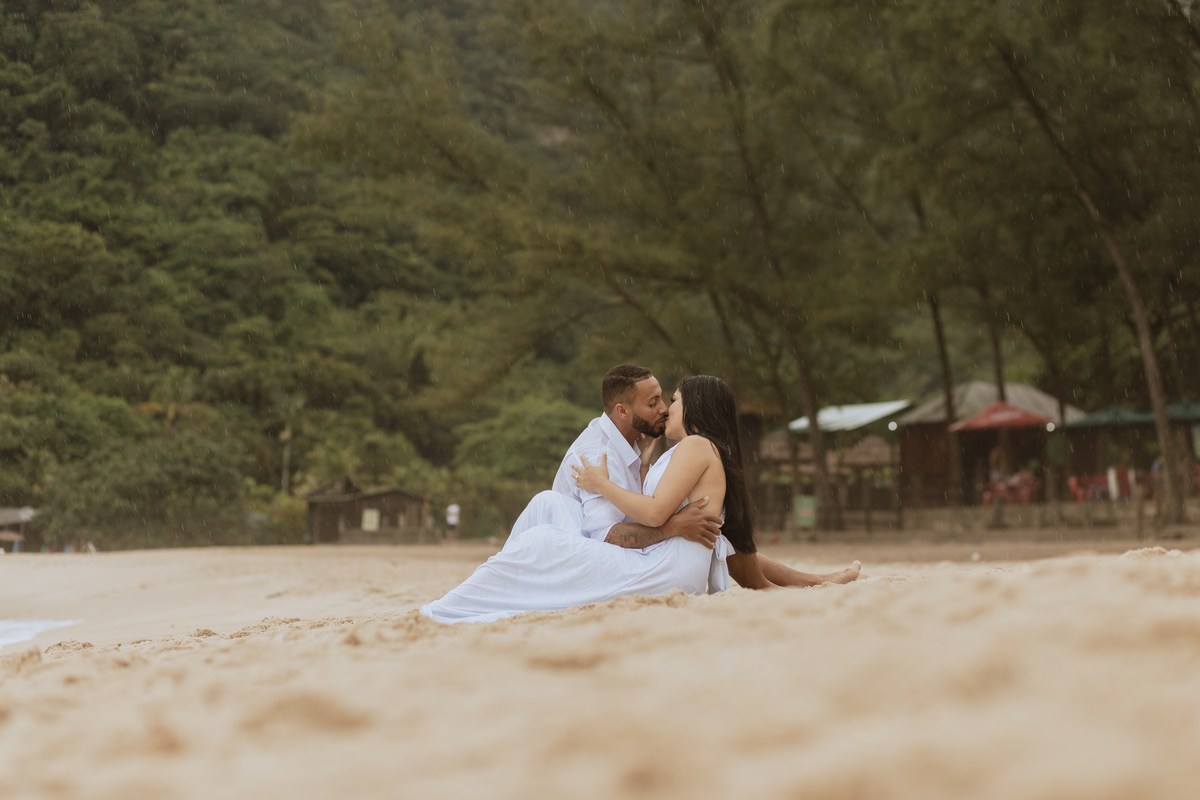 Ensaio de Casal - Ensaio pós casamento - Ensaio na Praia de Grumari - Ensaio Cintia e Robson