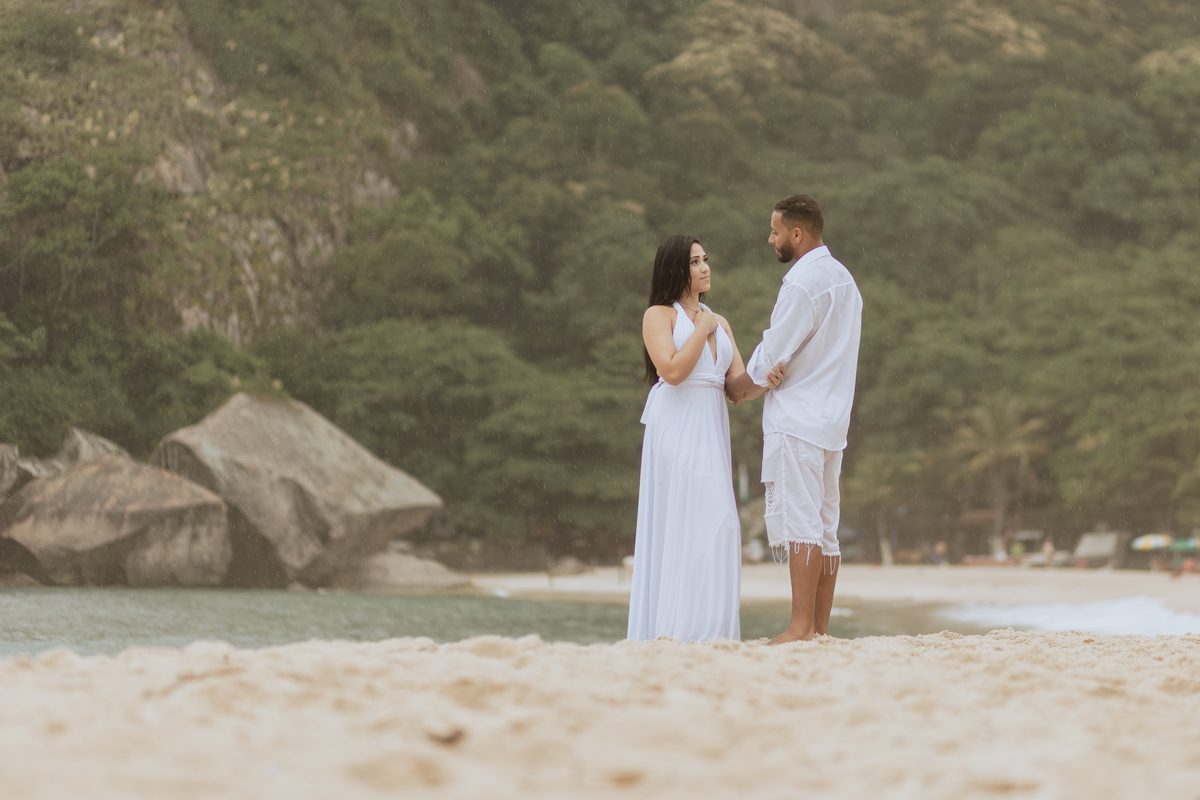 Ensaio de Casal - Ensaio pós casamento - Ensaio na Praia de Grumari - Ensaio Cintia e Robson