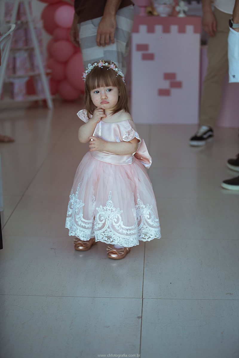 Aniversário infantil registrado com sensibilidade, criatividade e um olhar atento para cada detalhe da celebração.
