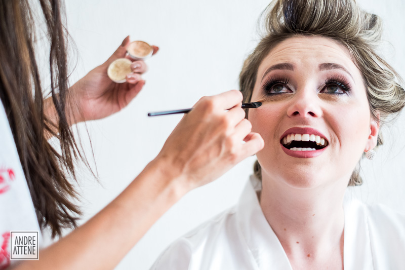 Sorriso espontâneo da noiva por Andre Attene, fotógrafo de casamentos de São Paulo