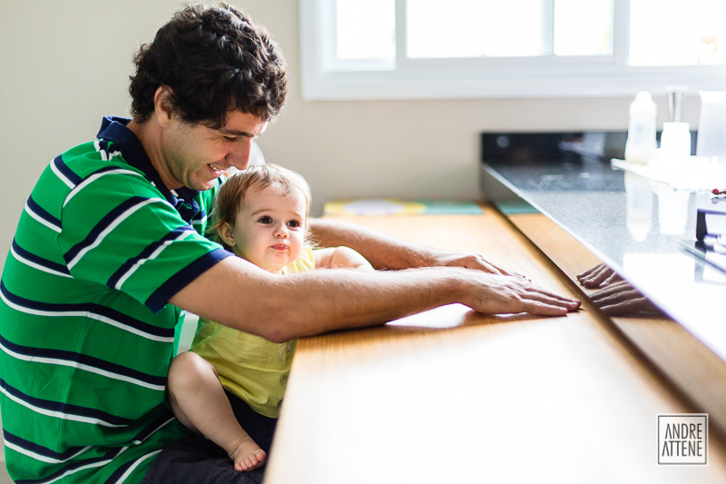 pai com sua filha em momento espontâneo