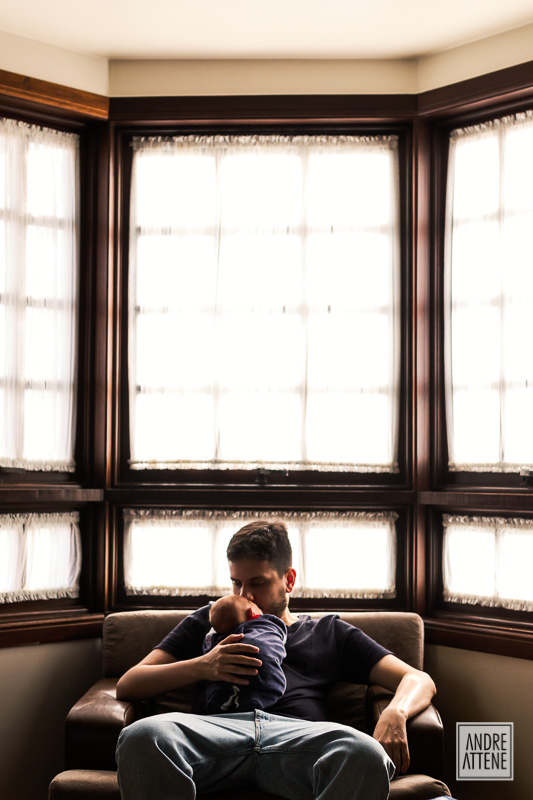 fotografia de Andre Attene mostrando o pai com seu filho em ensaio fotográfico de família