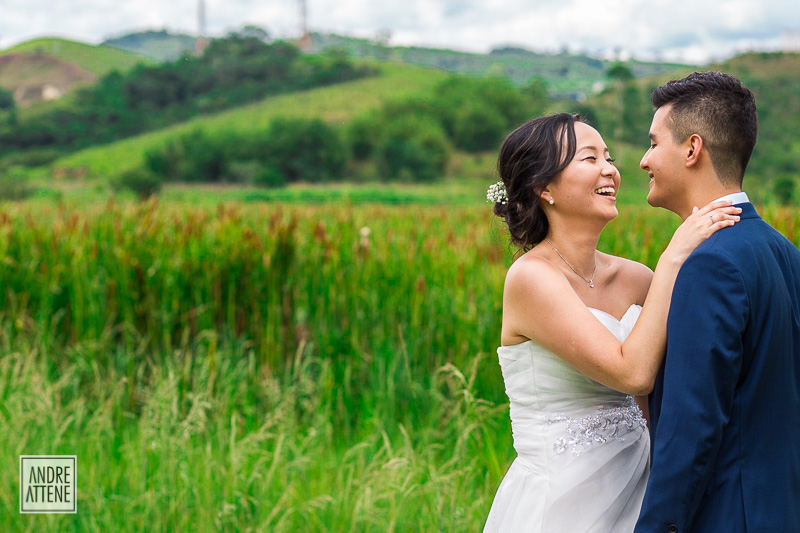 noivos respiram aliviados depois da cerimônia em fotografia de Andre Attene