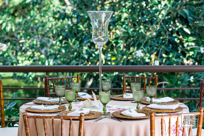 detalhes da decoração da mesa em casamento de dia na fazenda 7 lagoas