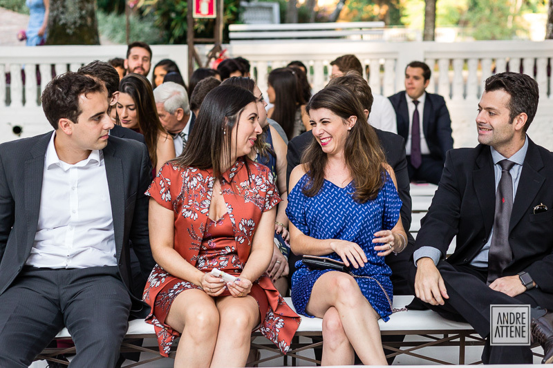 convidados aguardam o início do casamento de Clarissa e Thiago