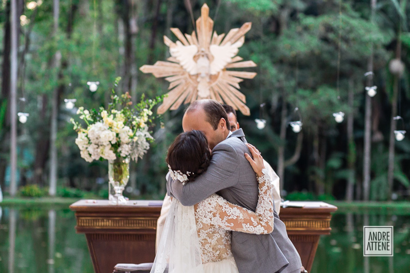 o tão esperado momento do primeiro beijo entre os noivos na fazenda 7 lagoas