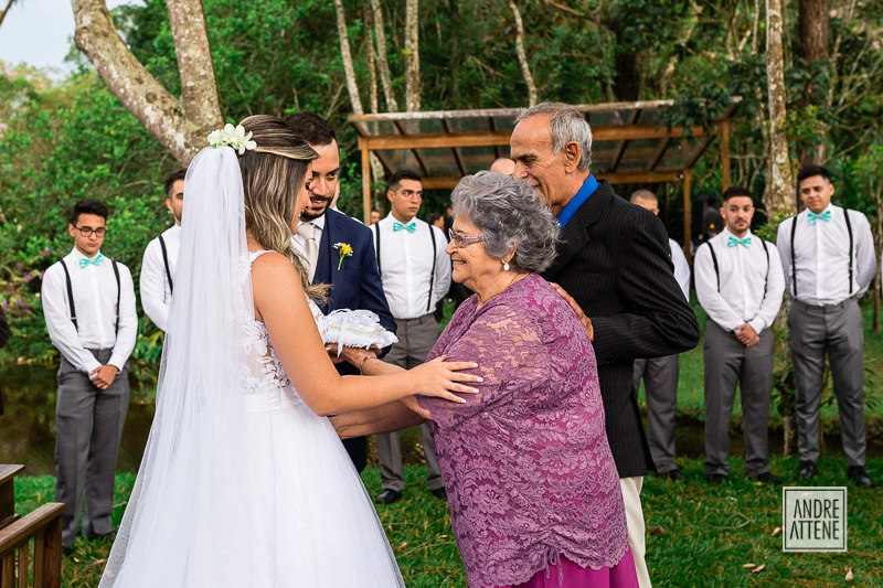 a Avó de Jessica a cumprimenta