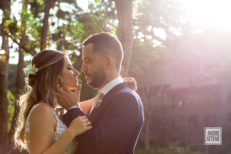 retrato dos noivos mostra o carinho entre eles