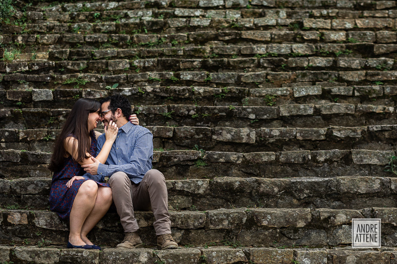 Mariana e Ederson no Jardim Botânico em São Paulo. Esta imagem mostra um pouco da escadaria do local