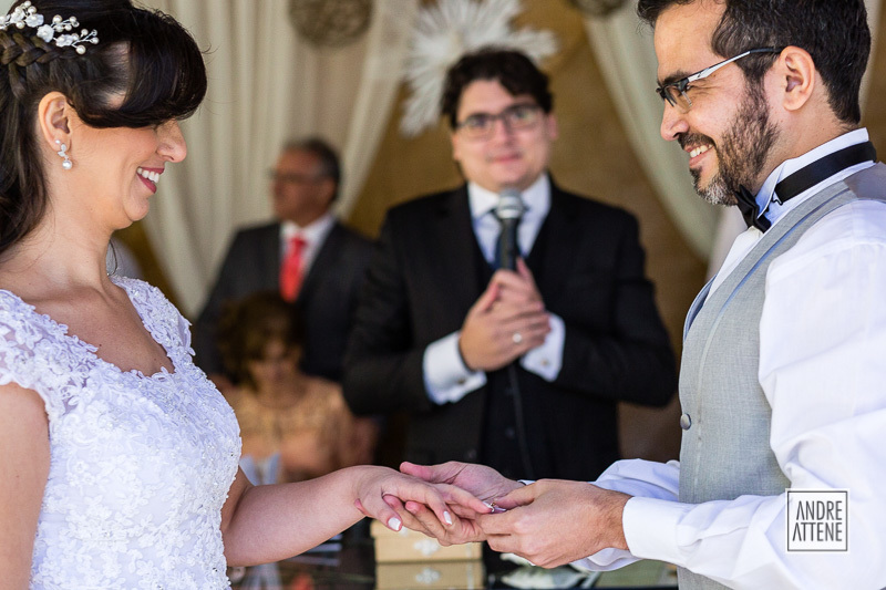 o momento tão esperado da troca de alianças