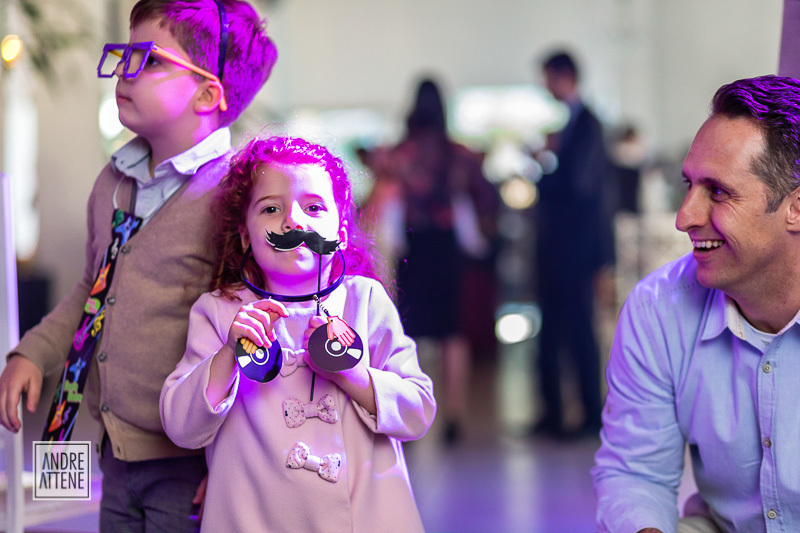 crianças se divertem na festa de casamento de Mariana e Ederson