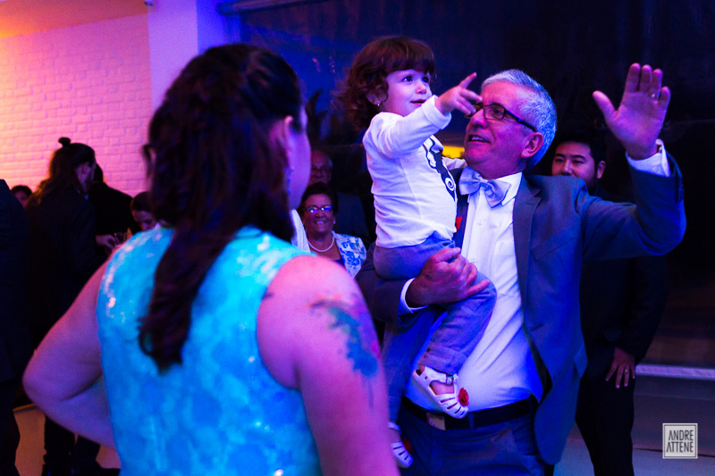 pai do noivo dança com netinha na festa de casamento na fazenda 7 lagoas em SP