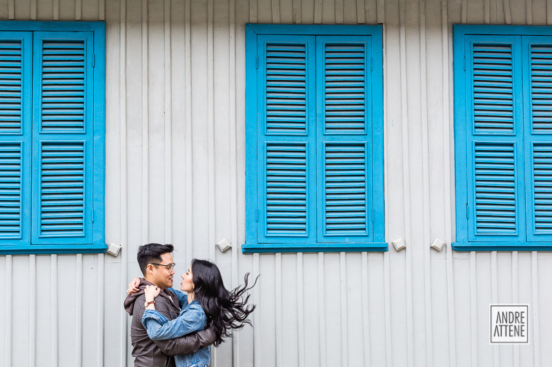 entre o azul das janelas, o azul da jaqueta da noiva completa a composição