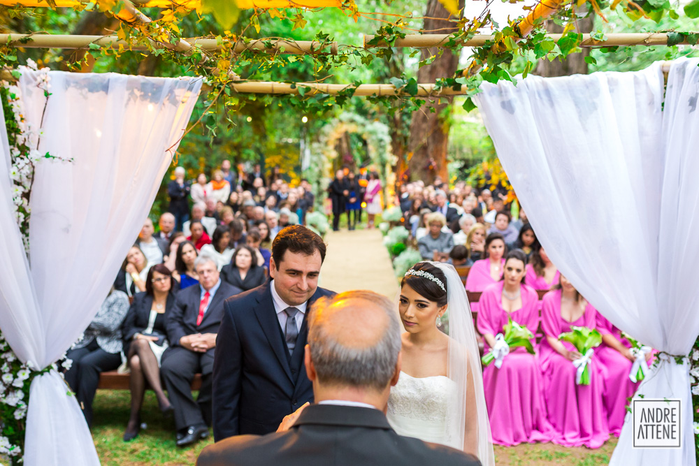 foto panorâmica de Andre Attene mostra os convidados assistindo casamento de Fernanda e Leandro em São Paulo