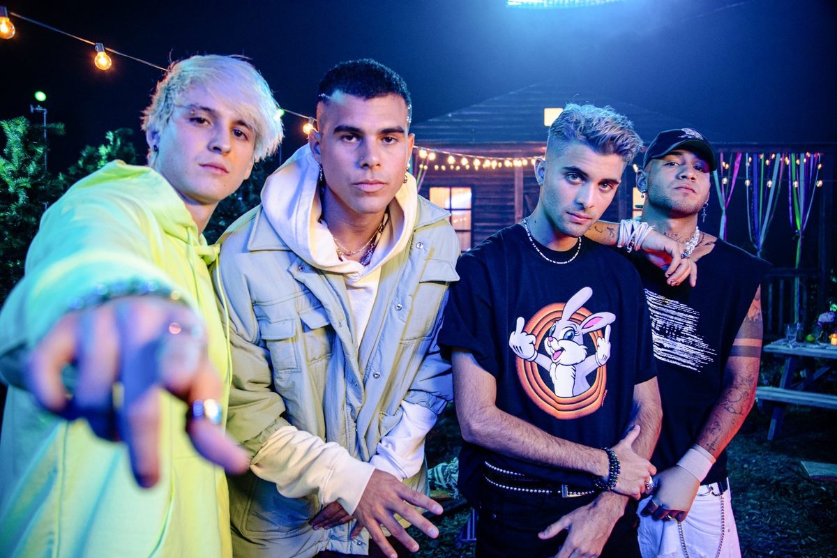 Imagem capa - O CNCO diz que 'ainda somos o mesmo' grupo da música de estreia após a saída do colega de banda: 'Só o começo' - People por CNCO Translate