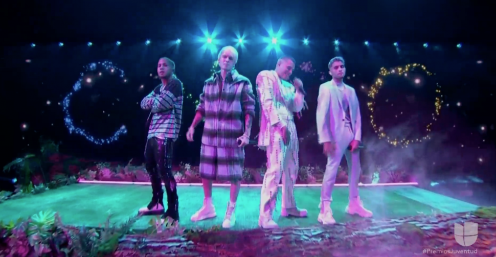 Imagem capa - CNCO se apresenta pela primeira vez após a saída de Joel Pimentel do Premios Juventud - ET por CNCO Translate