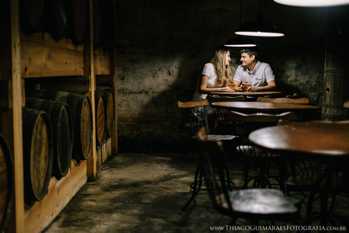 foto video filmagem ensaio externo fotografia casamento pre wedding save the date conselheiro lafaiete santana dos montes belo horizonte cervejaria loba ana maria lucas thiago guimaraes fotografo