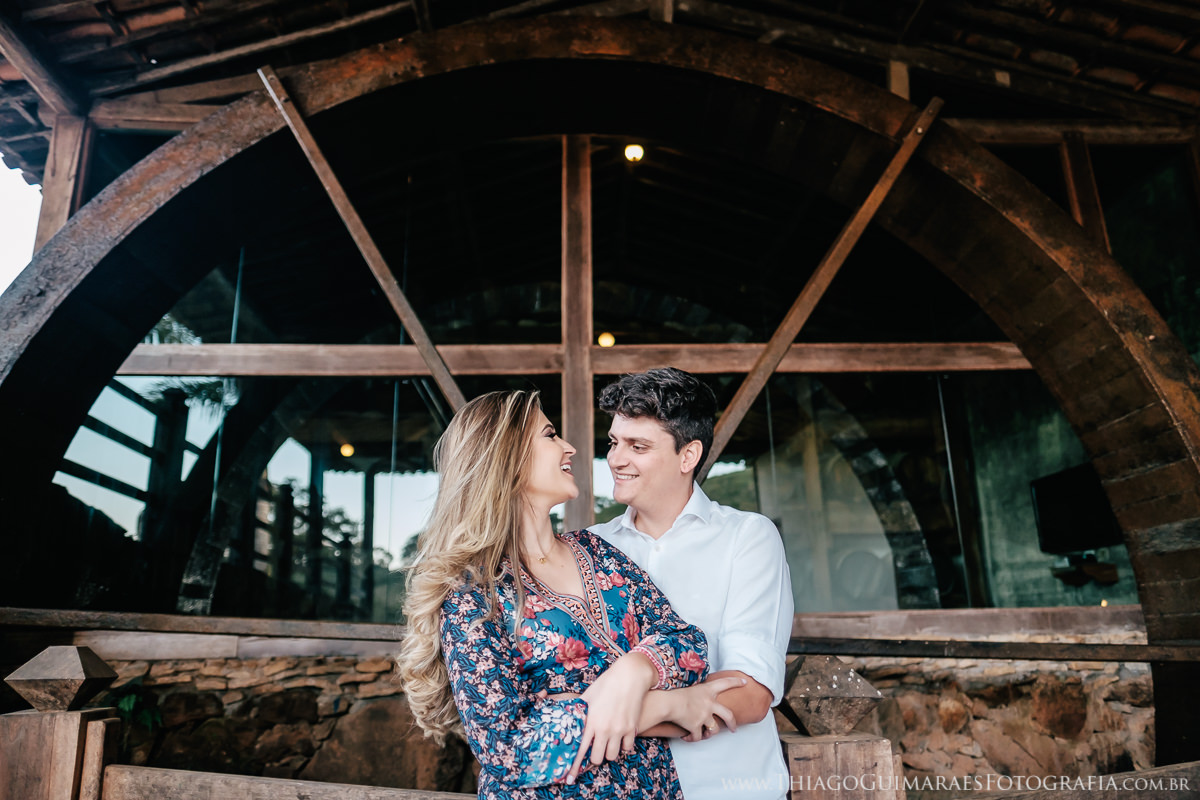 foto video filmagem ensaio externo fotografia casamento pre wedding save the date conselheiro lafaiete santana dos montes belo horizonte cervejaria loba ana maria lucas thiago guimaraes fotografo