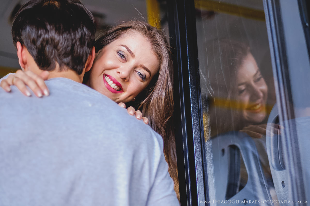 casando em bh fotografia casamento belo horizonte macacos fotógrafo thiago guimarães ensaio externo save the date ônibus cachorro quente nova lima são sebastião das águas claras
