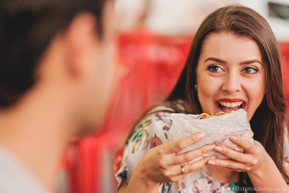 casando em bh fotografia casamento belo horizonte macacos fotógrafo thiago guimarães ensaio externo save the date ônibus cachorro quente nova lima são sebastião das águas claras