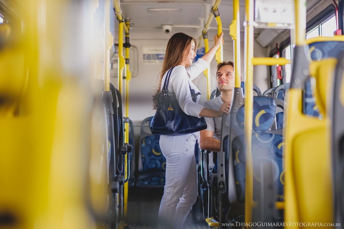 casando em bh fotografia casamento belo horizonte macacos fotógrafo thiago guimarães ensaio externo save the date ônibus cachorro quente nova lima são sebastião das águas claras