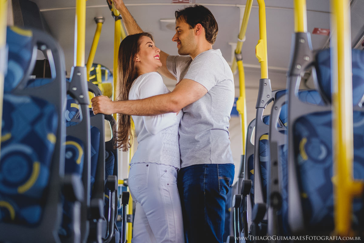 casando em bh fotografia casamento belo horizonte macacos fotógrafo thiago guimarães ensaio externo save the date ônibus cachorro quente nova lima são sebastião das águas claras