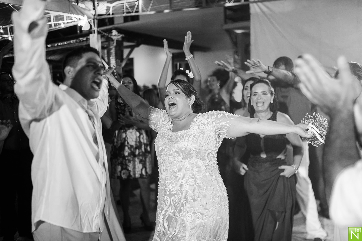 Fotógrafo-de-casamento-Maceió, Fotógrafo-Maceió, casamento-na-praia, crimonia e recepção Sítio Guaruçá, Buffet San Martin, Cerimonial Mônica Amorim, Bandas Manu Toledo, Vestido da noiva  Vert Rouge, Cabelo e make: Studio Ágape, Make off- Ponta Verde do Fr