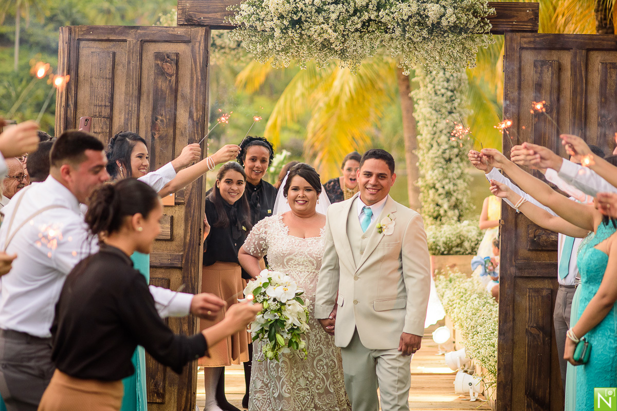 Fotógrafo-de-casamento-Maceió, Fotógrafo-Maceió, casamento-na-praia, crimonia e recepção Sítio Guaruçá, Buffet San Martin, Cerimonial Mônica Amorim, Bandas Manu Toledo, Vestido da noiva  Vert Rouge, Cabelo e make: Studio Ágape, Make off- Ponta Verde do Fr