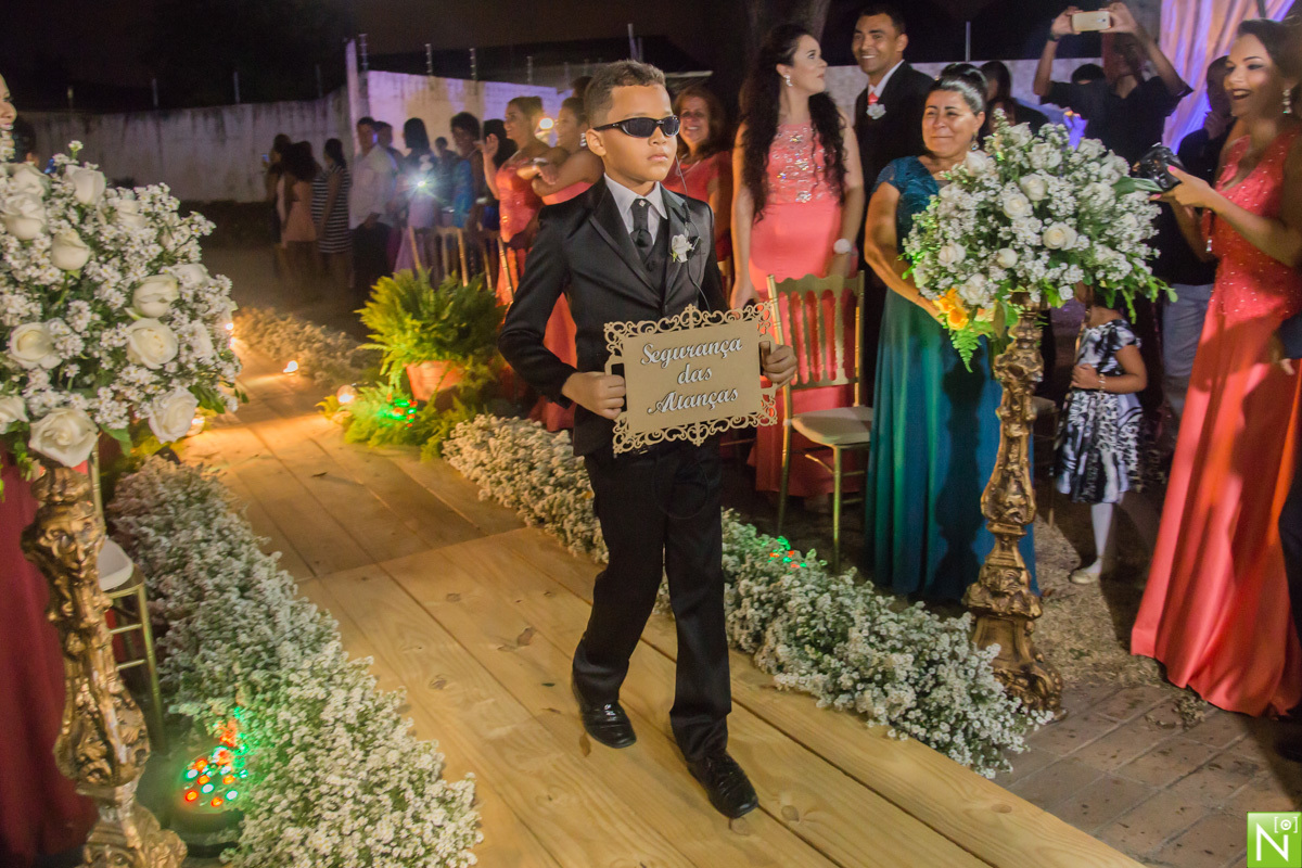 Decoração: Tony Decor

Make : Aninha Lyra

Celebrante : Pastor Jota Belarmino

Musicas das entradas : Diego

Buffet: Saborami

Bombons das lembrancinhas : Margarida

Bolo: Quitéria

Bordados: Leonardo Filho

Bem casados: Patrícia

Taças dos noivos : Lapid