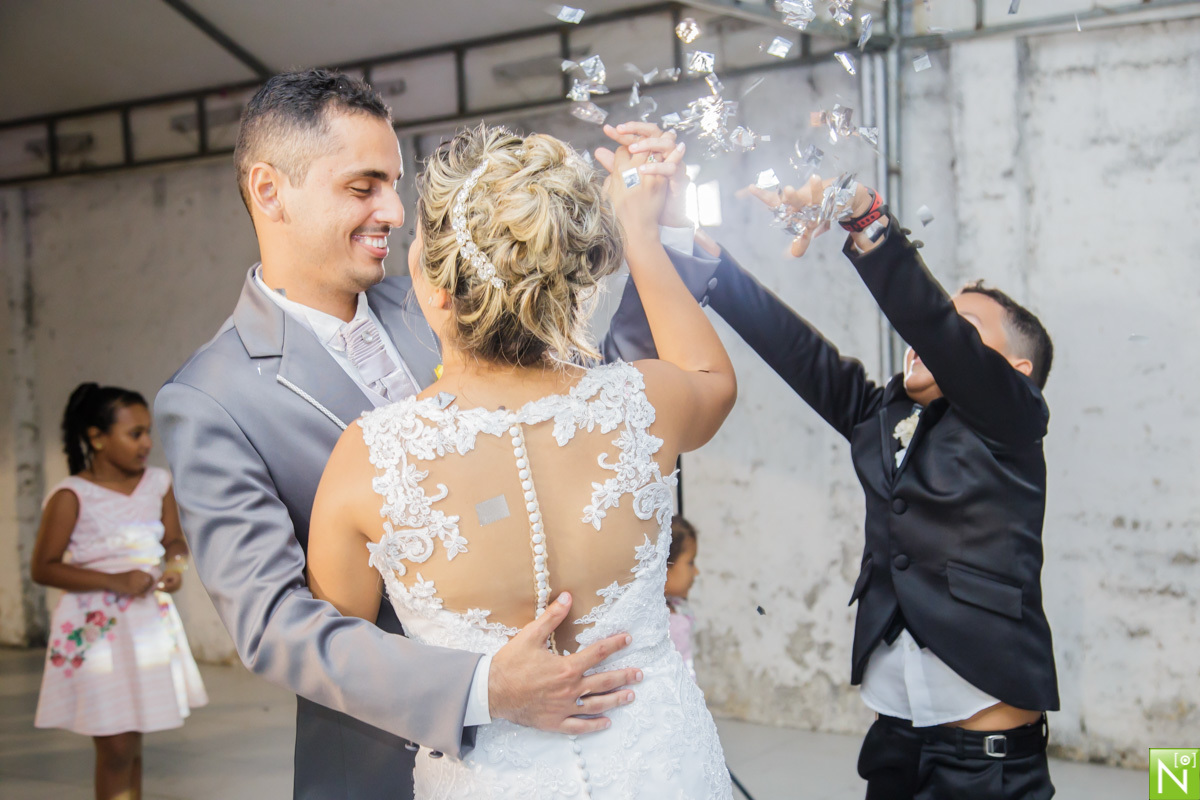 Decoração: Tony Decor

Make : Aninha Lyra

Celebrante : Pastor Jota Belarmino

Musicas das entradas : Diego

Buffet: Saborami

Bombons das lembrancinhas : Margarida

Bolo: Quitéria

Bordados: Leonardo Filho

Bem casados: Patrícia

Taças dos noivos : Lapid