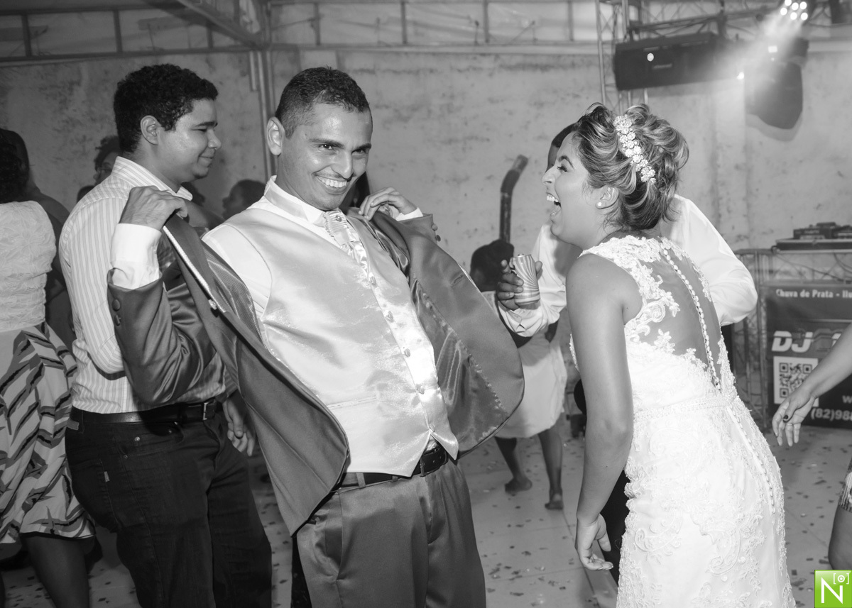 Decoração: Tony Decor

Make : Aninha Lyra

Celebrante : Pastor Jota Belarmino

Musicas das entradas : Diego

Buffet: Saborami

Bombons das lembrancinhas : Margarida

Bolo: Quitéria

Bordados: Leonardo Filho

Bem casados: Patrícia

Taças dos noivos : Lapid