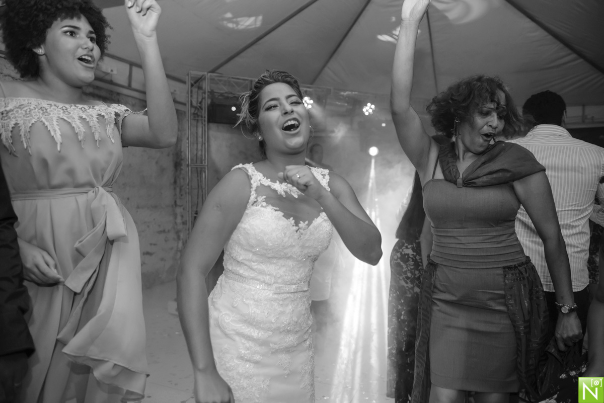 Decoração: Tony Decor

Make : Aninha Lyra

Celebrante : Pastor Jota Belarmino

Musicas das entradas : Diego

Buffet: Saborami

Bombons das lembrancinhas : Margarida

Bolo: Quitéria

Bordados: Leonardo Filho

Bem casados: Patrícia

Taças dos noivos : Lapid