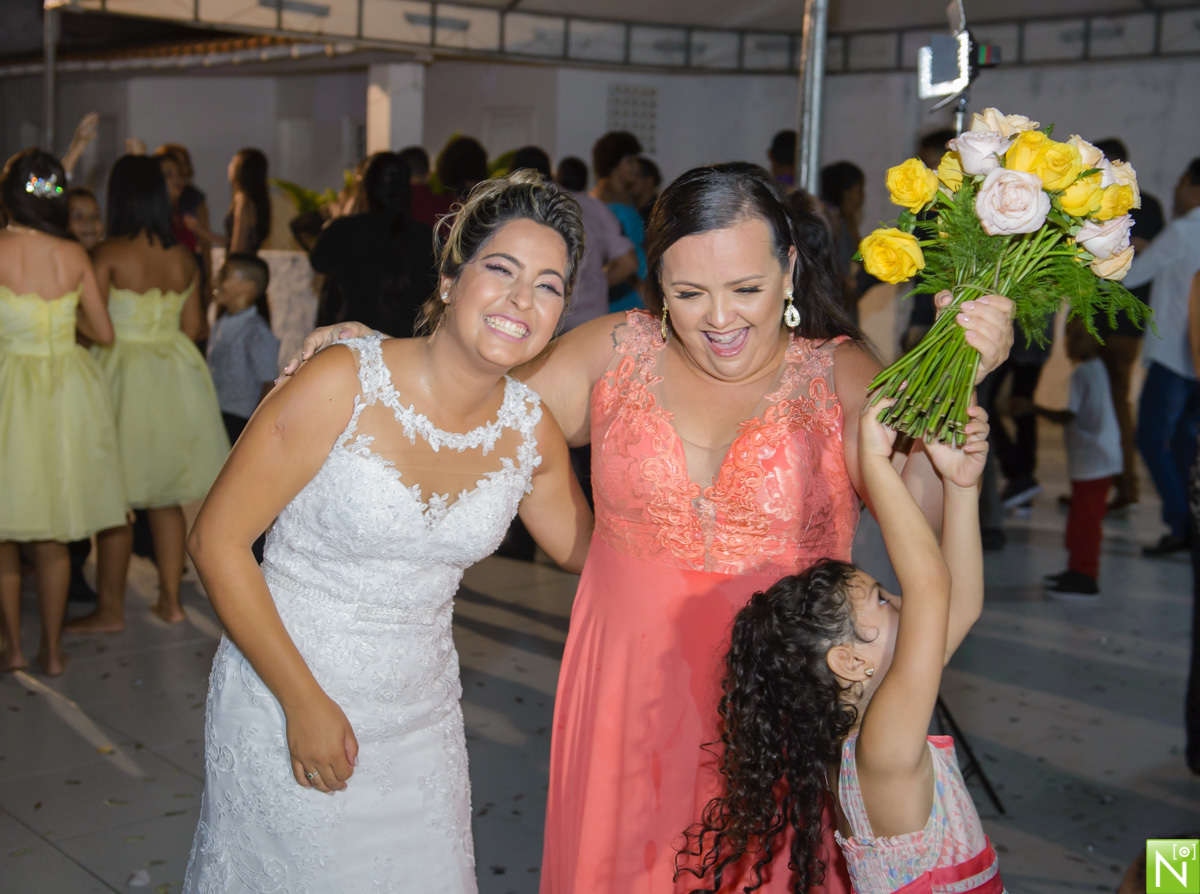 Decoração: Tony Decor

Make : Aninha Lyra

Celebrante : Pastor Jota Belarmino

Musicas das entradas : Diego

Buffet: Saborami

Bombons das lembrancinhas : Margarida

Bolo: Quitéria

Bordados: Leonardo Filho

Bem casados: Patrícia

Taças dos noivos : Lapid