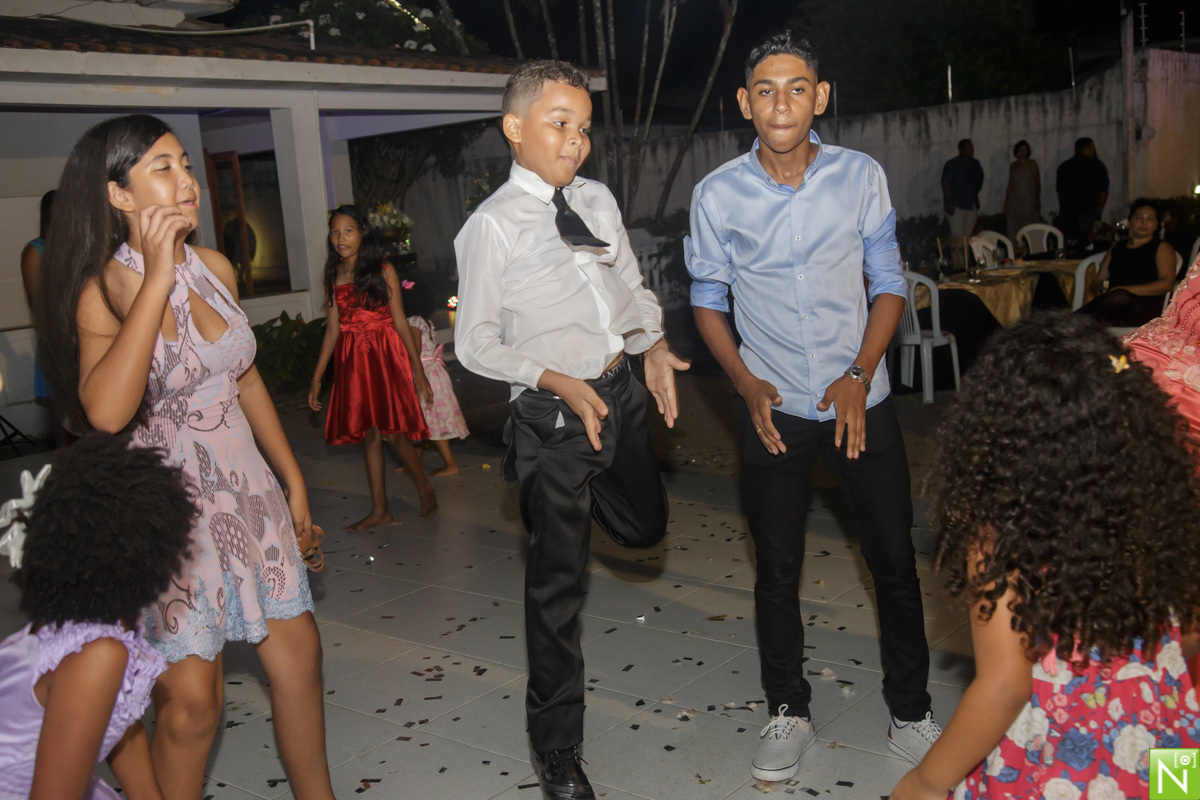 Decoração: Tony Decor

Make : Aninha Lyra

Celebrante : Pastor Jota Belarmino

Musicas das entradas : Diego

Buffet: Saborami

Bombons das lembrancinhas : Margarida

Bolo: Quitéria

Bordados: Leonardo Filho

Bem casados: Patrícia

Taças dos noivos : Lapid