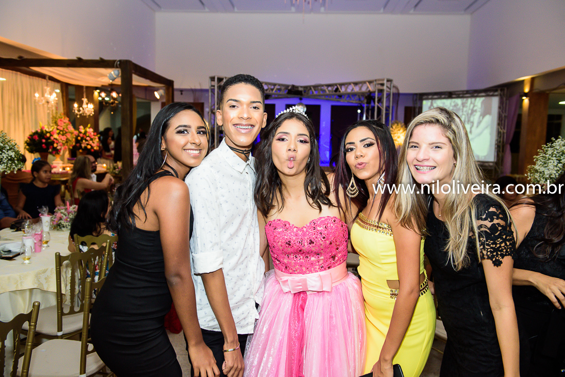 Fotógrafo de 15 anos Maceió Alagoas, decoração e Cerimonial Valoz e Silva, Buffet -Tony De cor, Banda e DJ Os Kafonas, Bolo Fábia Rocha, Lembrancinhas: Bm Artes Personalizadas, Oziel Telões, Vestido Aluvest, Salão de festas Clube dos Sargentos ASSMAL