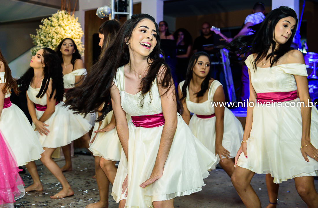 Fotógrafo de 15 anos Maceió Alagoas, decoração e Cerimonial Valoz e Silva, Buffet -Tony De cor, Banda e DJ Os Kafonas, Bolo Fábia Rocha, Lembrancinhas: Bm Artes Personalizadas, Oziel Telões, Vestido Aluvest, Salão de festas Clube dos Sargentos ASSMAL