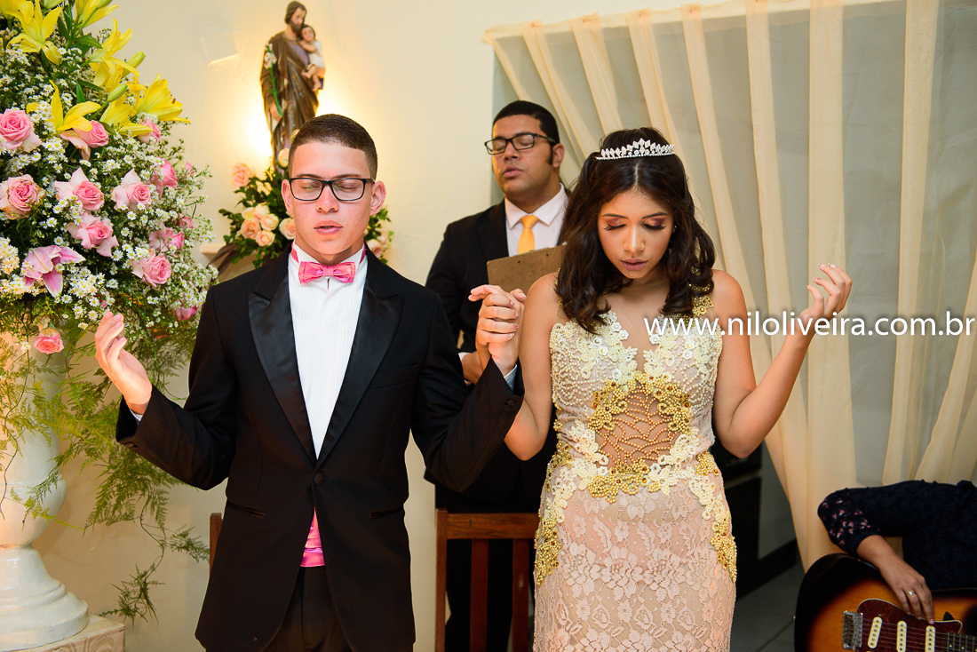 Fotógrafo de 15 anos Maceió Alagoas, decoração e Cerimonial Valoz e Silva, Buffet -Tony De cor, Banda e DJ Os Kafonas, Bolo Fábia Rocha, Lembrancinhas: Bm Artes Personalizadas, Oziel Telões, Vestido Aluvest, Salão de festas Clube dos Sargentos ASSMAL