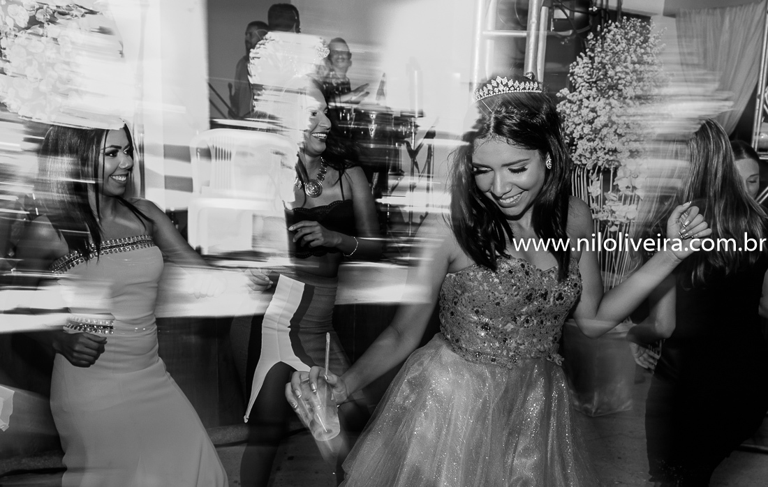 Fotógrafo de 15 anos Maceió Alagoas, decoração e Cerimonial Valoz e Silva, Buffet -Tony De cor, Banda e DJ Os Kafonas, Bolo Fábia Rocha, Lembrancinhas: Bm Artes Personalizadas, Oziel Telões, Vestido Aluvest, Salão de festas Clube dos Sargentos ASSMAL