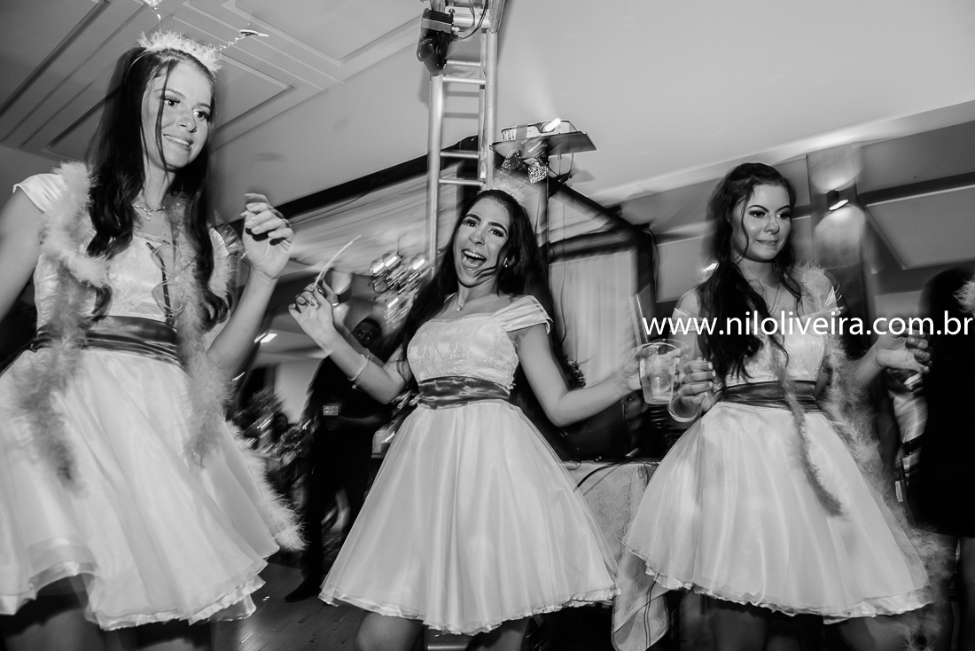 Fotógrafo de 15 anos Maceió Alagoas, decoração e Cerimonial Valoz e Silva, Buffet -Tony De cor, Banda e DJ Os Kafonas, Bolo Fábia Rocha, Lembrancinhas: Bm Artes Personalizadas, Oziel Telões, Vestido Aluvest, Salão de festas Clube dos Sargentos ASSMAL