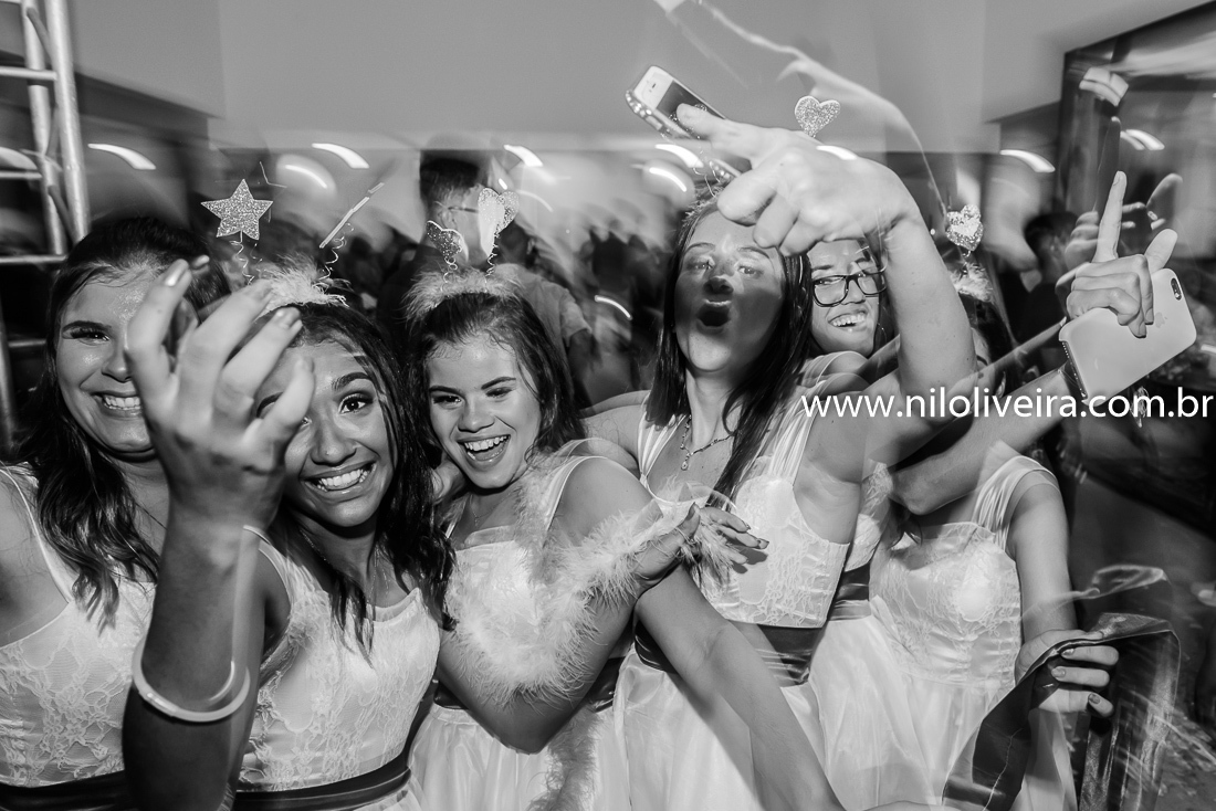 Fotógrafo de 15 anos Maceió Alagoas, decoração e Cerimonial Valoz e Silva, Buffet -Tony De cor, Banda e DJ Os Kafonas, Bolo Fábia Rocha, Lembrancinhas: Bm Artes Personalizadas, Oziel Telões, Vestido Aluvest, Salão de festas Clube dos Sargentos ASSMAL